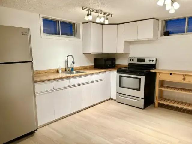 2 Bedroom Apartment Calgary AB 104180360