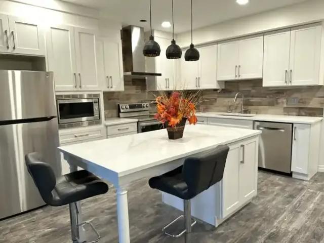 2 Bedroom Apartment Calgary AB 104180674
