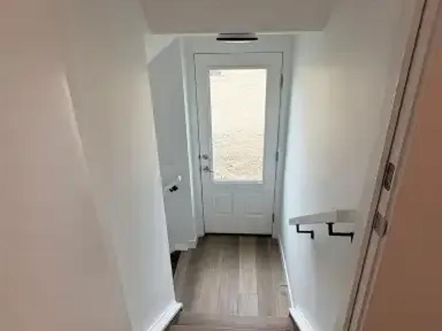 2 Bedroom Apartment Calgary AB 104181597