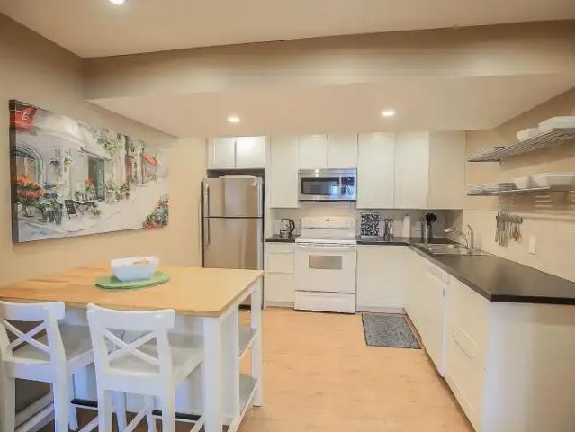 2 Bedroom Apartment Calgary AB 104182952