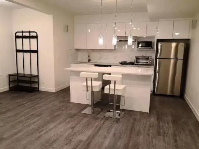 2 Bedroom Apartment Calgary AB 104470678