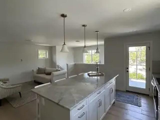 2 Bedroom Apartment Calgary AB 104598345