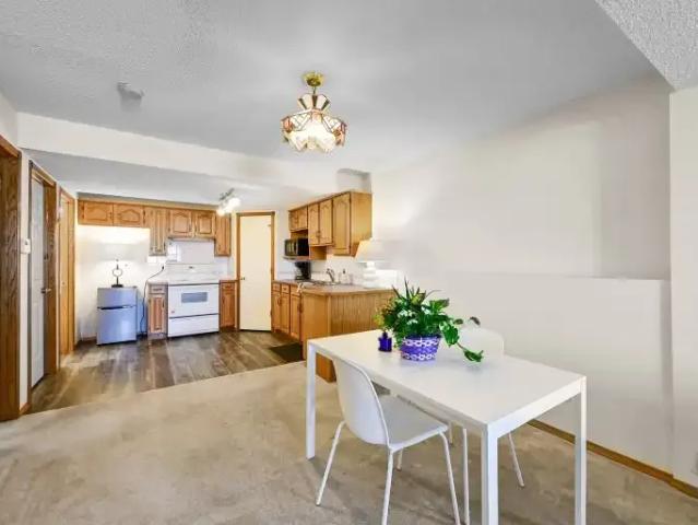 2 Bedroom Apartment Calgary AB 103695364