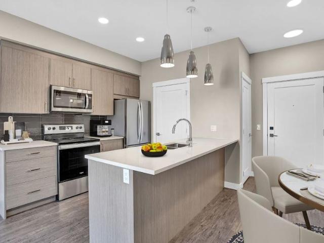 2 Bedroom Apartment Calgary AB 98310457