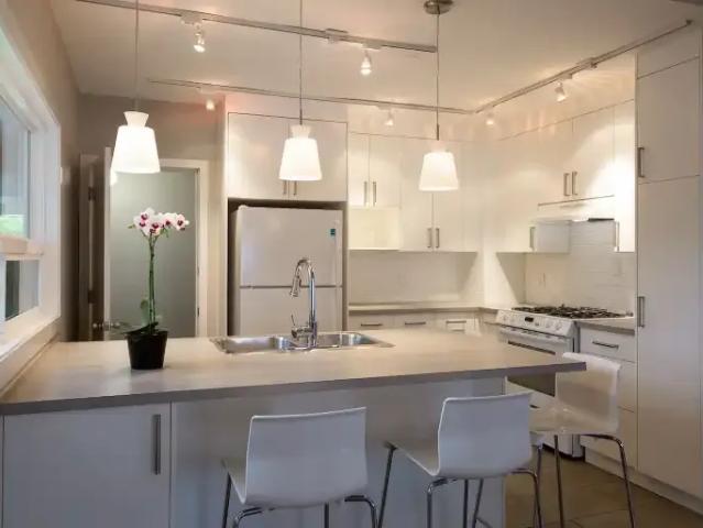 2 Bedroom Apartment Calgary AB LS102847333