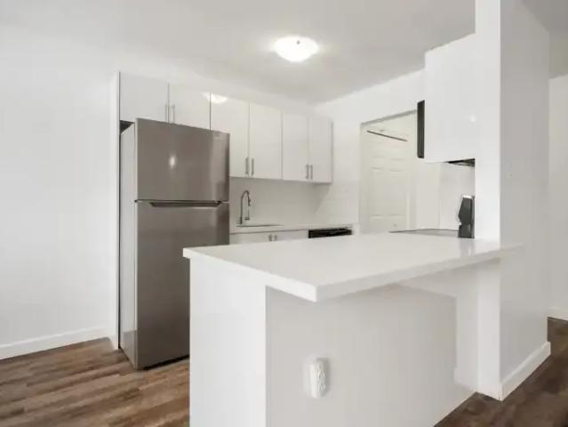 2 Bedroom Apartment Cambridge ON 99042775