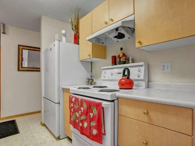 2 Bedroom Apartment Camrose AB LS96246810