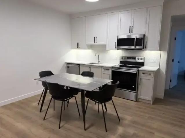 2 Bedroom Apartment Chestermere AB 102883470