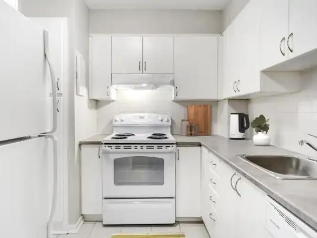 2 Bedroom Apartment Cote Saint QC 102847266