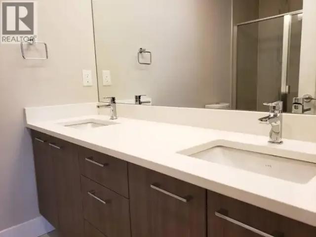2 Bedroom Apartment Delta BC 102701443