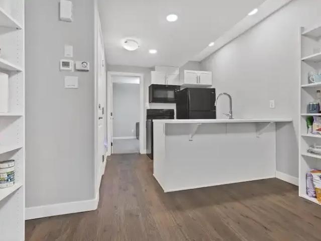 2 Bedroom Apartment Edmonton AB 104434147