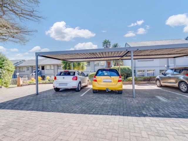 2 Bedroom Apartment / Flat For Sale in Constantia Kloof