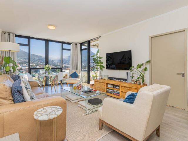 2 Bedroom Apartment / Flat For Sale in Cape Town City Centre