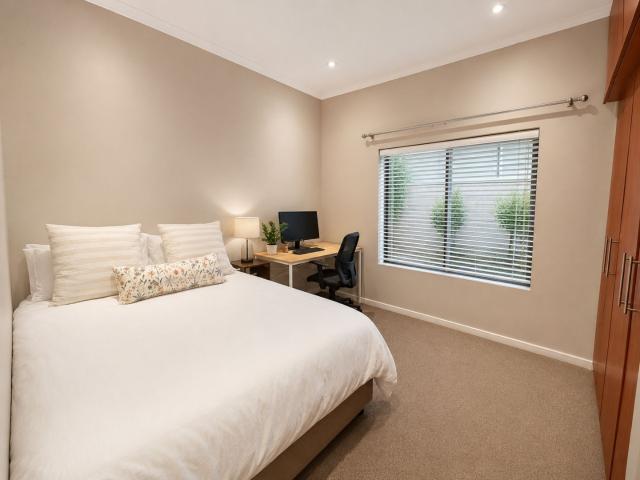 2 Bedroom Apartment / Flat For Sale in Craighall Park