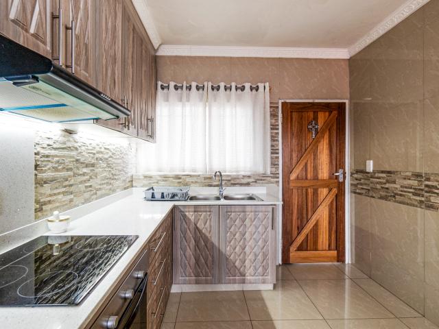 2 Bedroom Apartment / Flat For Sale in Amanzimtoti