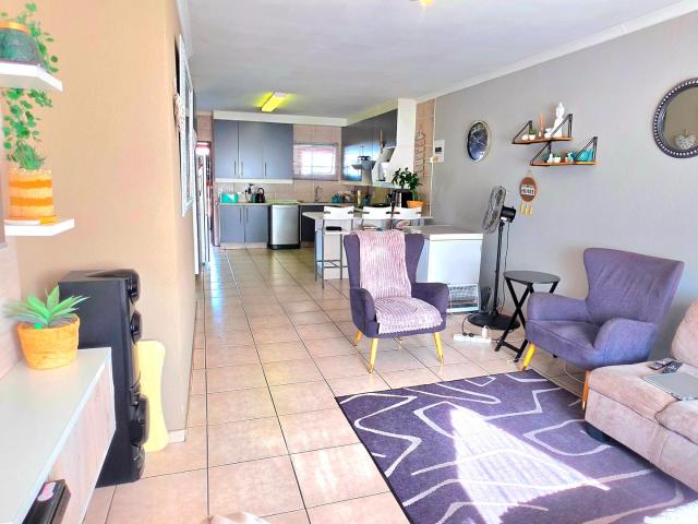 2 Bedroom Apartment / Flat For Sale in Alberton North