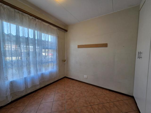 2 Bedroom Apartment / Flat For Sale in Alrode South