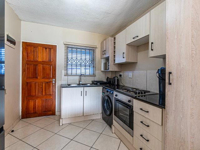 2 Bedroom Apartment / Flat For Sale in Athlone Park