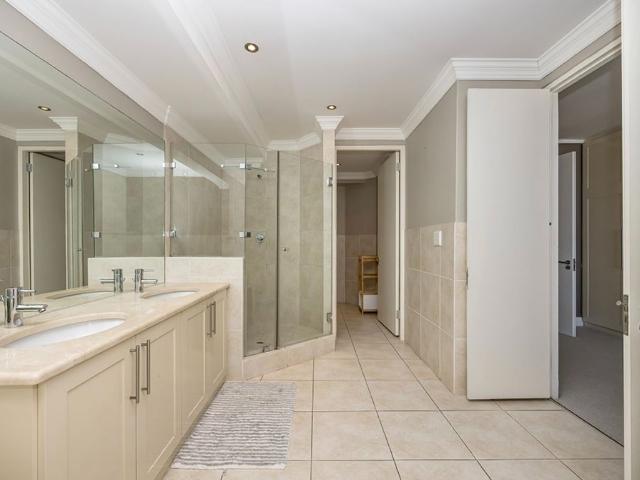 2 Bedroom Apartment / Flat For Sale in Bloubergstrand