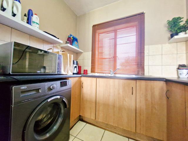 2 Bedroom Apartment / Flat For Sale in Glen Lauriston
