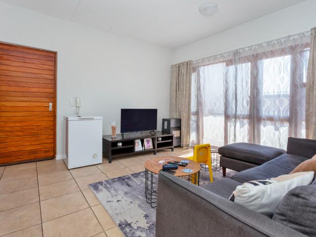 2 Bedroom Apartment / Flat For Sale in Douglasdale