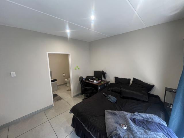 2 Bedroom Apartment / Flat For Sale in Die Hoewes