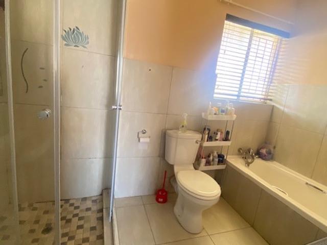2 Bedroom Apartment / Flat For Sale in Die Hoewes