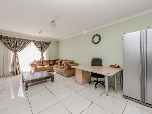 2 Bedroom Apartment / Flat For Sale in Discovery