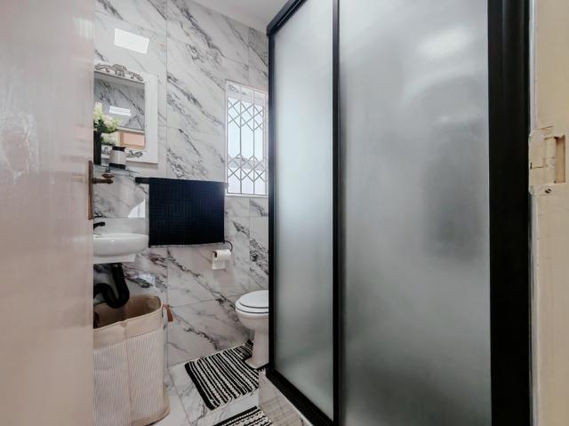 2 Bedroom Apartment / Flat For Sale in Essenwood
