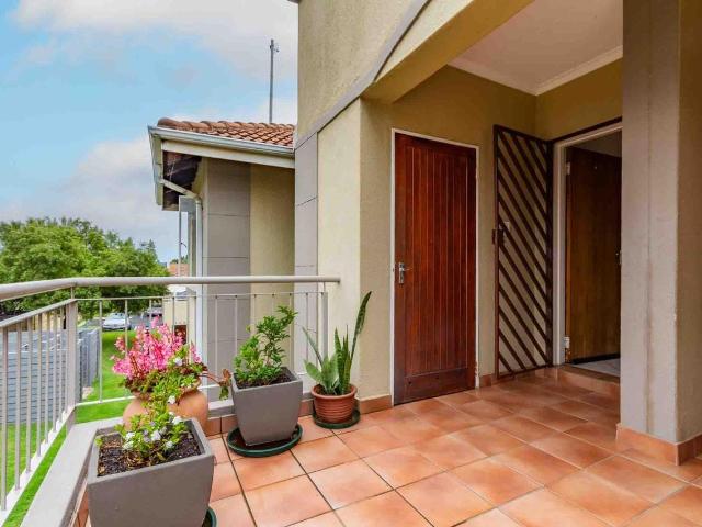 2 Bedroom Apartment / Flat For Sale in Farrarmere