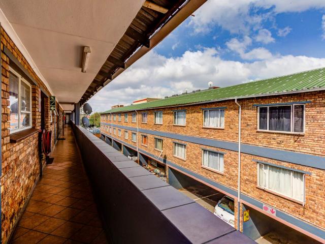 2 Bedroom Apartment / Flat For Sale in Kempton Park Central