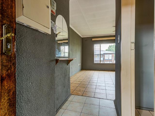 2 Bedroom Apartment / Flat For Sale in Kempton Park Central