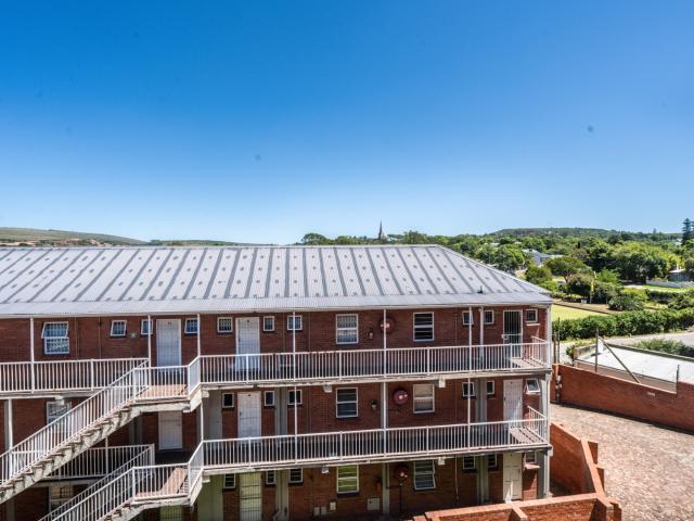 2 Bedroom Apartment / Flat For Sale in Kingswood
