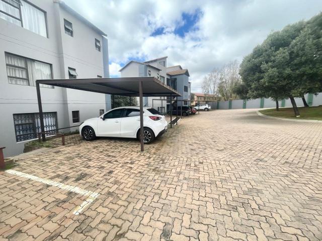 2 Bedroom Apartment / Flat For Sale in Honeydew Grove