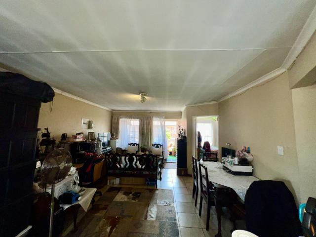 2 Bedroom Apartment / Flat For Sale in Heuweloord