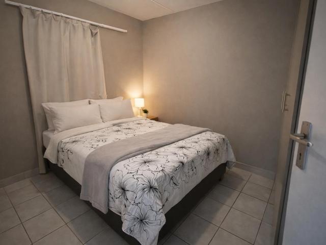 2 Bedroom Apartment / Flat For Sale in Heuweloord