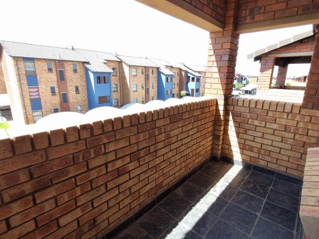 2 Bedroom Apartment / Flat For Sale in Olifantsvlei