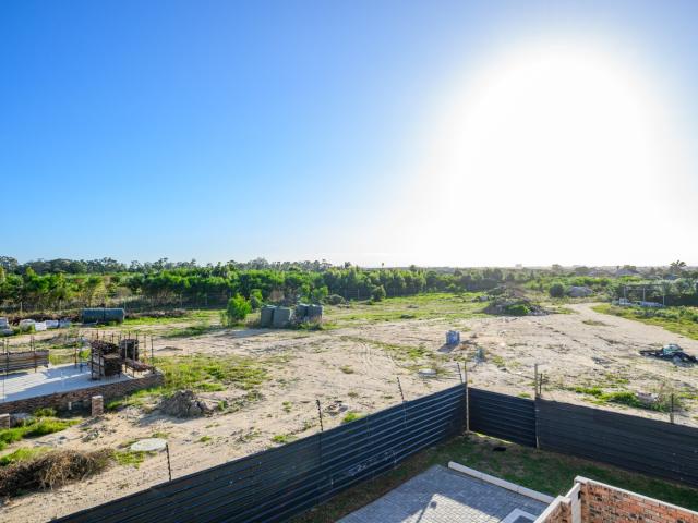 2 Bedroom Apartment / Flat For Sale in Overbaakens