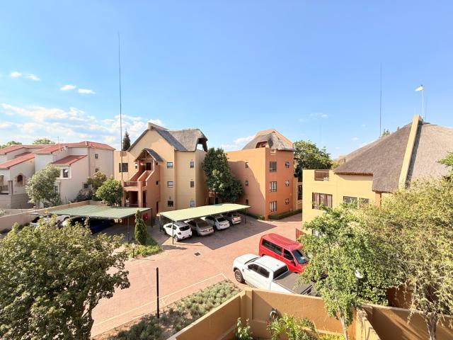 2 Bedroom Apartment / Flat For Sale in Lonehill