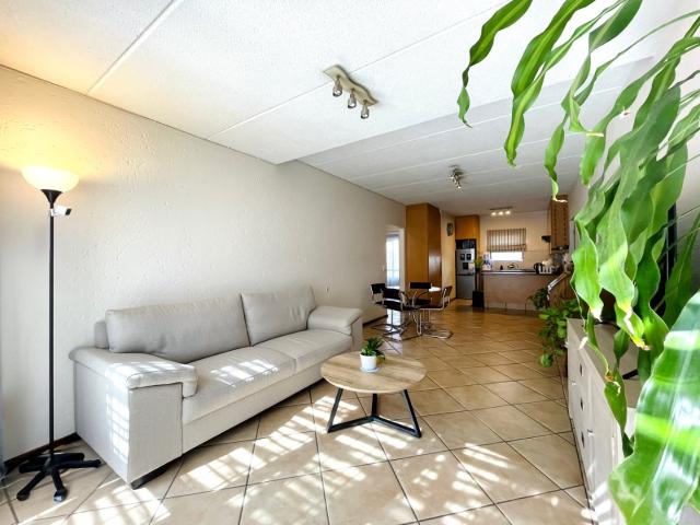 2 Bedroom Apartment / Flat For Sale in Lonehill