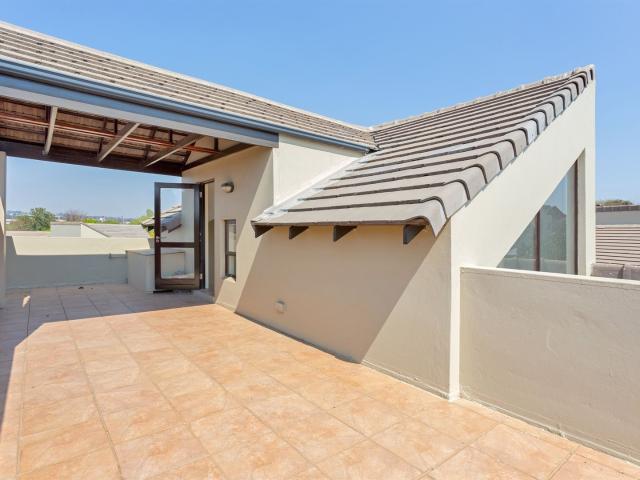 2 Bedroom Apartment / Flat For Sale in Lonehill