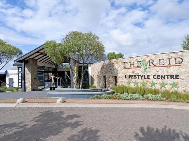 2 Bedroom Apartment / Flat For Sale in Linbro Park