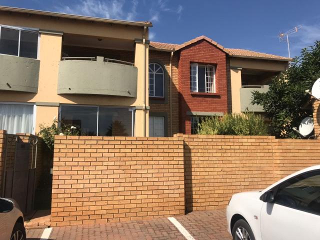 2 Bedroom Apartment / Flat For Sale in Mooikloof Ridge