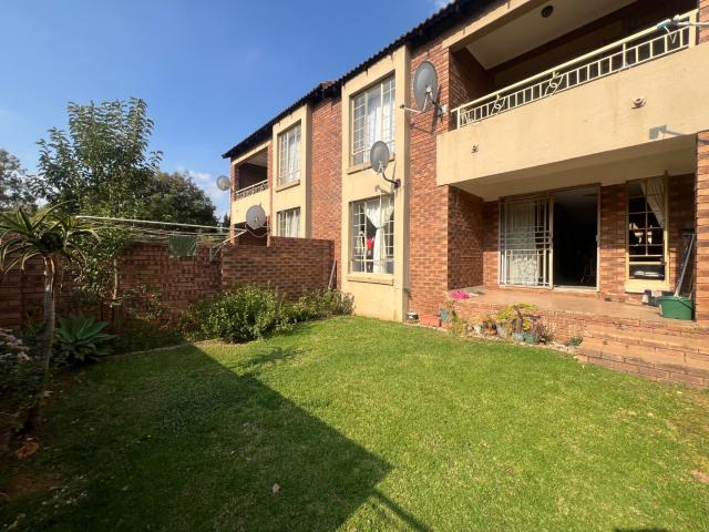 2 Bedroom Apartment / Flat For Sale in Mooikloof Ridge