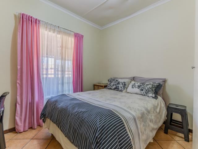 2 Bedroom Apartment / Flat For Sale in Mooikloof Ridge