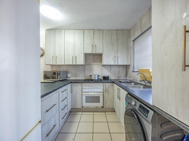2 Bedroom Apartment / Flat For Sale in Moreleta Park