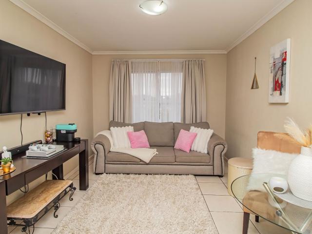 2 Bedroom Apartment / Flat For Sale in Melkbosstrand Central