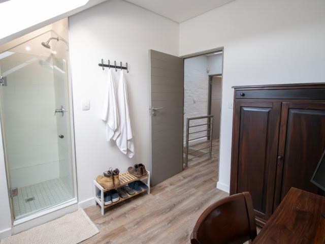 2 Bedroom Apartment / Flat For Sale in Menlo Park