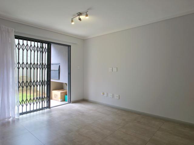 2 Bedroom Apartment / Flat For Sale in Menlo Park