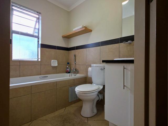 2 Bedroom Apartment / Flat For Sale in Menlo Park